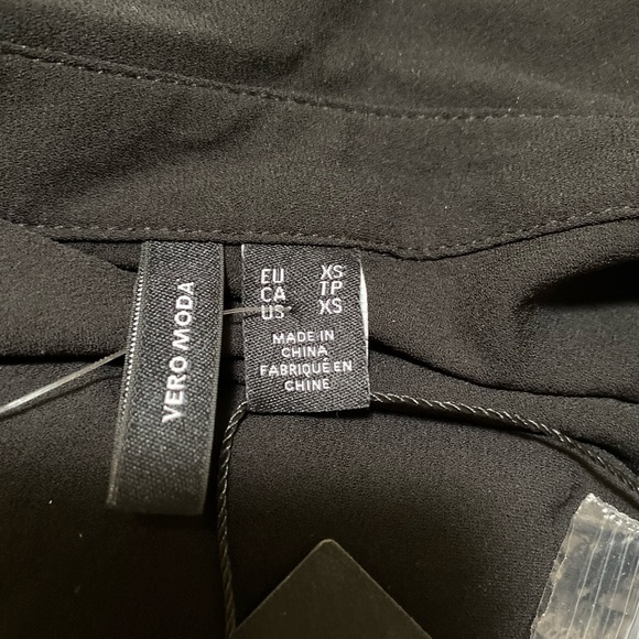 Vero moda Zigga smocked blouse (black) NWT XS - Picture 2 of 4